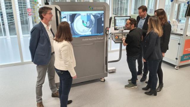 Hexagon introduceert geavanceerde Machine Trainer binnen het Factory of the Future Experience Center